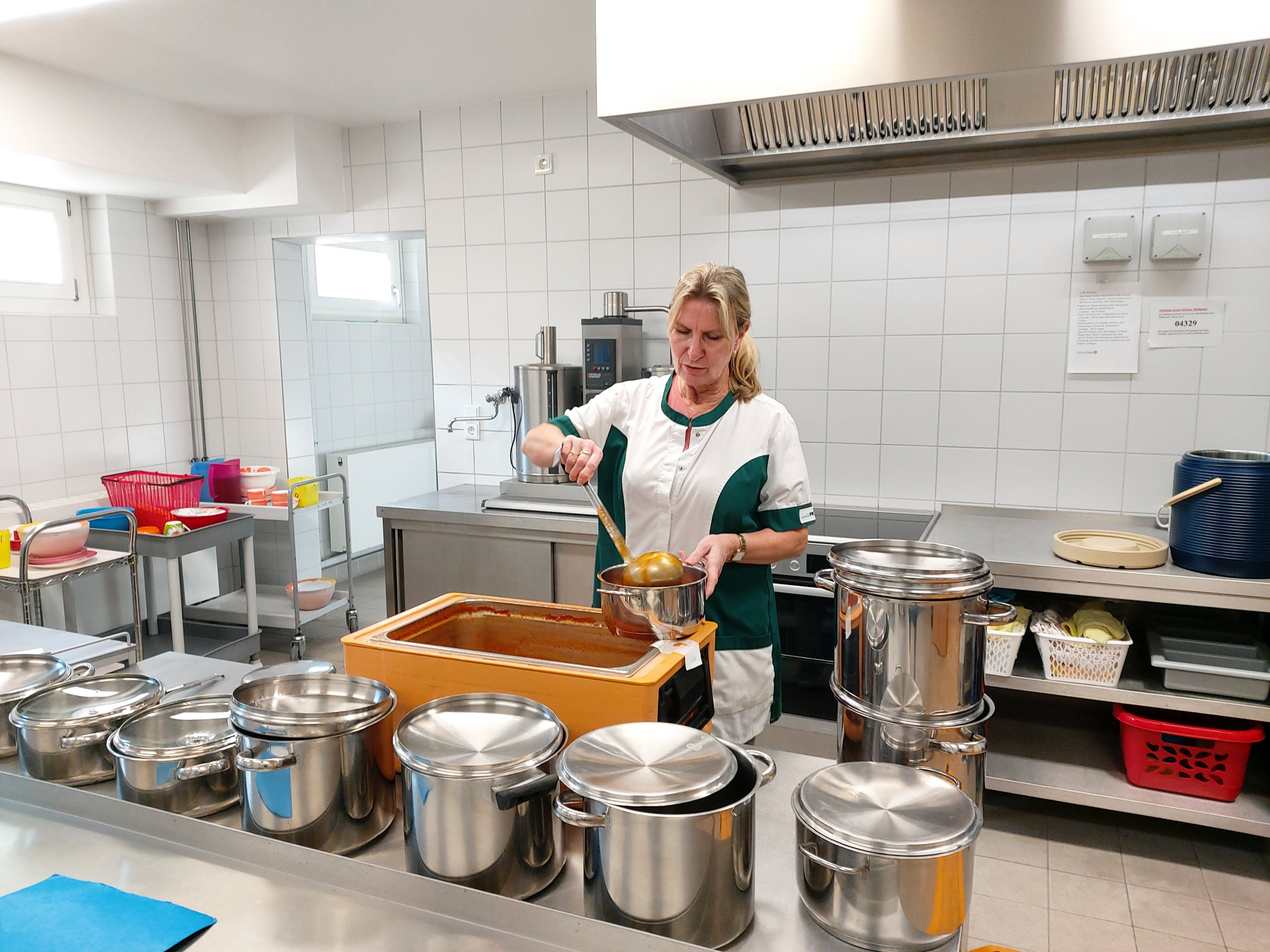 RWS Mitarbeiterin in der Hauswirtschaft in Leipzig