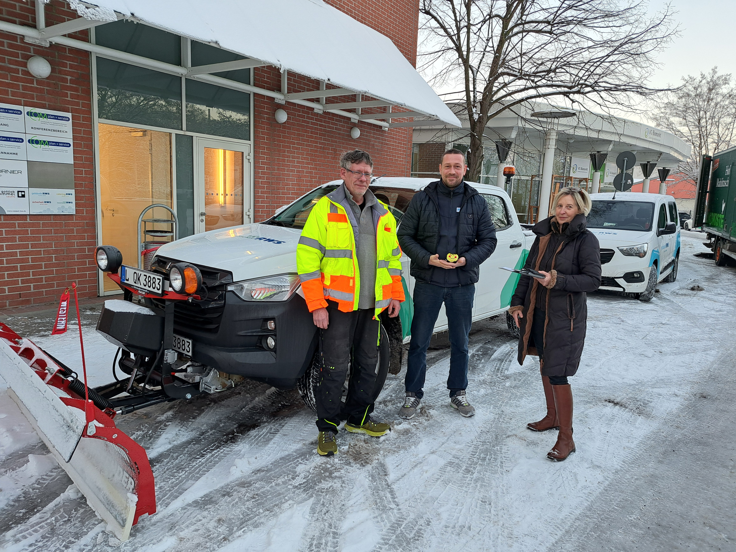Fahrzeugübergabe,, gut gerüstet für den Winterdienst in Dresden