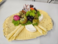 Leckere Käseplatte für Osterbuffet in Leipziger Kita