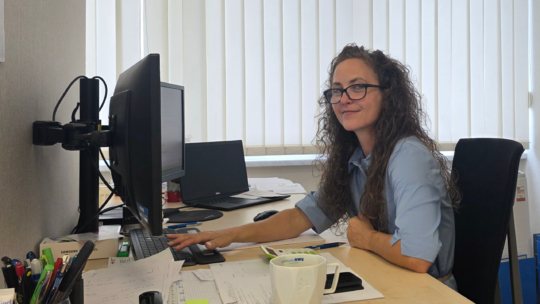 Jeanette Ehrt in ihrem Büro in Halle a. d. Saale