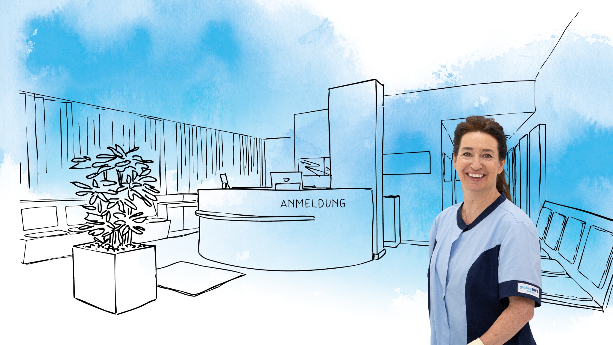 RWS Mitarbeiterin in Arbeitskleidung vor illustrativ gestaltetem Empfangsbereich mit der Aufschrift „Anmeldung“