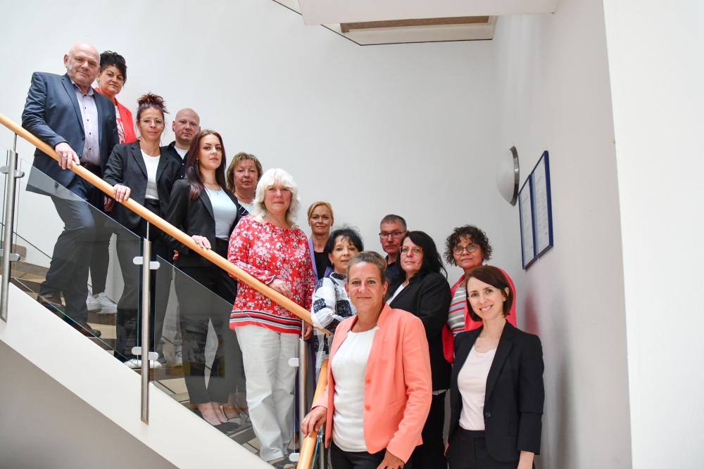 das Team der Niederlassung Leipzig mit Gebietsleitern, Sektratariat, Vertrieb, und der Niederlassungsleiterin.