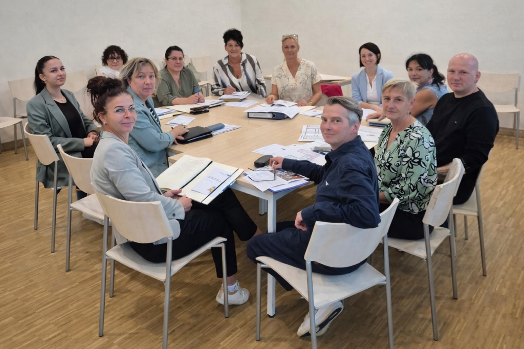 Das Team der RWS Gebäudeservice GmbH Niederlassung Leipzig bei der letzten Teambesprechung vor dem großen Start der Unterhaltsreinigung am Universitätsklinikum Leipzig.